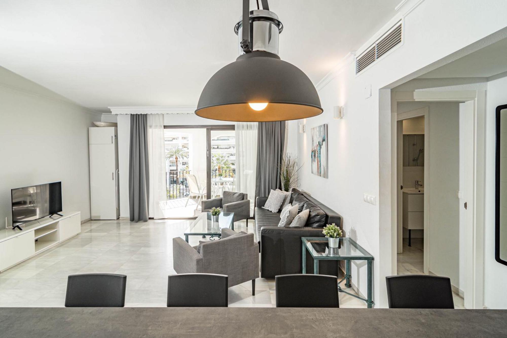 Harbor Getaway In The Heart Of Puerto Banus With Walking Dictance To Everything Marbella Bagian luar foto